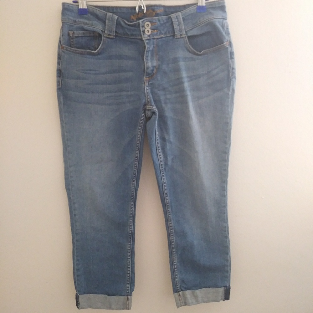 ARIZONA JEAN CO. capris, Size 13